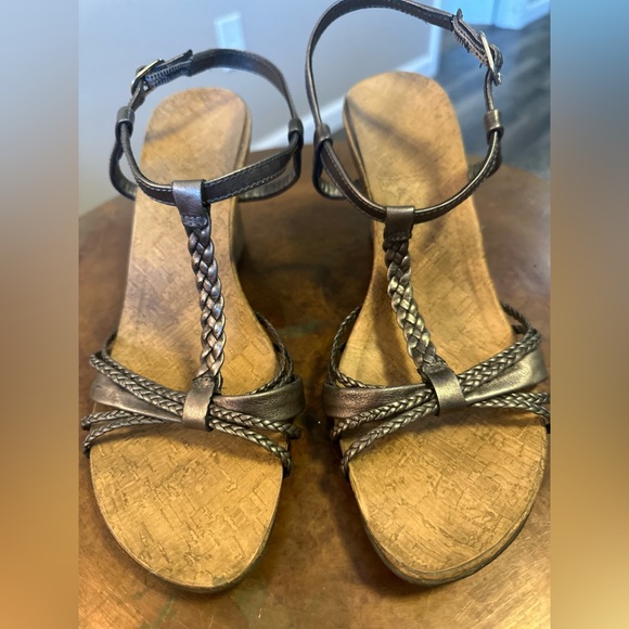 Kenneth Cole REACTION Leather Cedar Liscious Strappy Wood Wedge Sandals-Free S/H - Picture 8 of 16